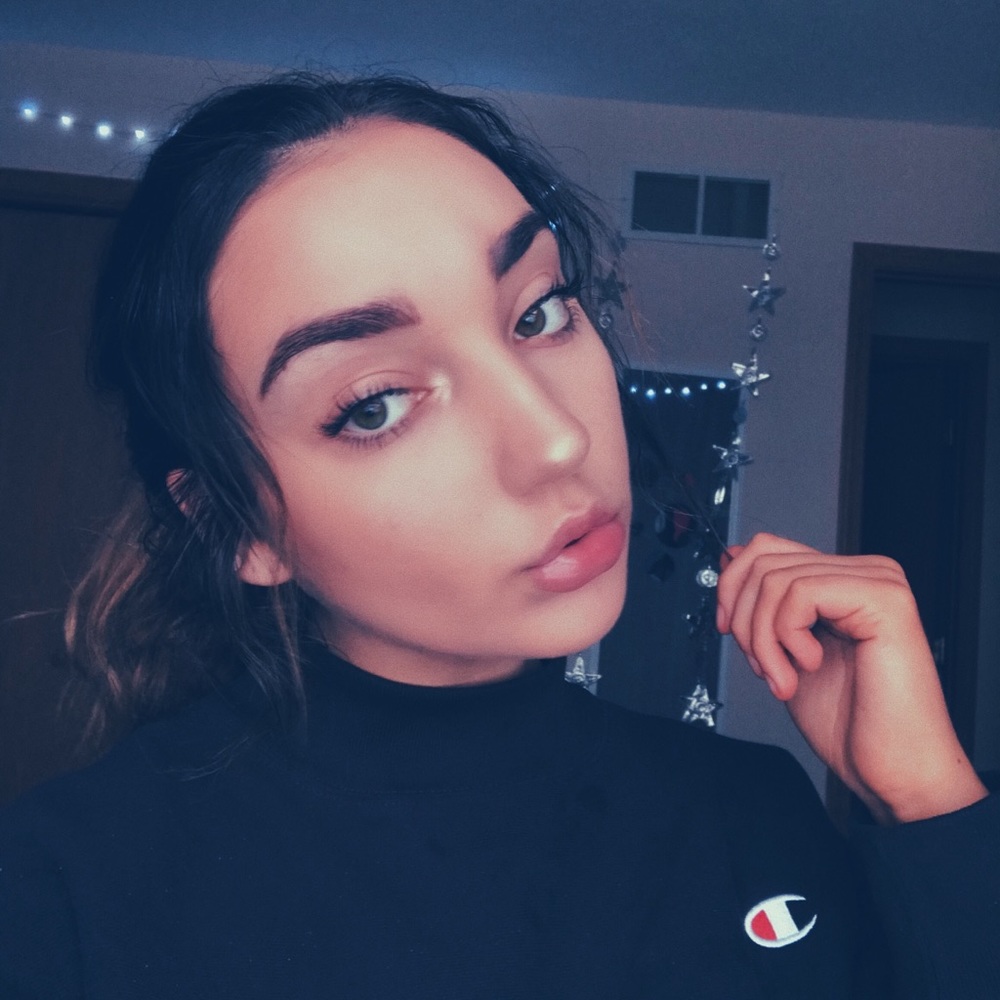 Meet your Posher, Liviya